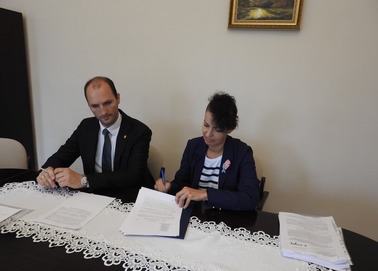 Wykupienie terenów poprzemysłowych podpisanie umowy